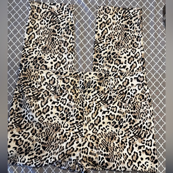 NWT - Chico’s Girlfriend Ankle Cheetah Print jeans - Picture 2 of 5